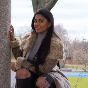 Meet your Posher, Danielle